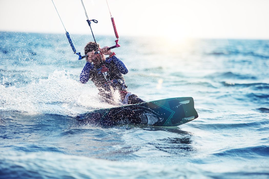 Jak uprawiać kitesurfing: Twój przewodnik jak zacząć